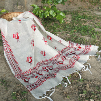 Beige Dupatta Detailing With Peacock Embroidered Work